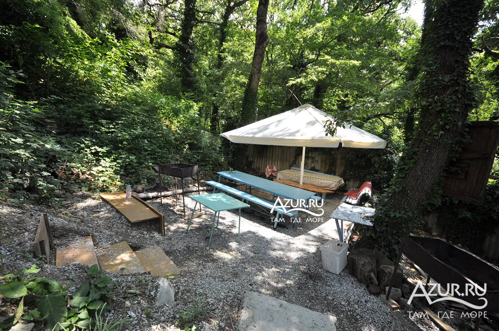 . Гостевой дом "Под синей крышей". Джанхот