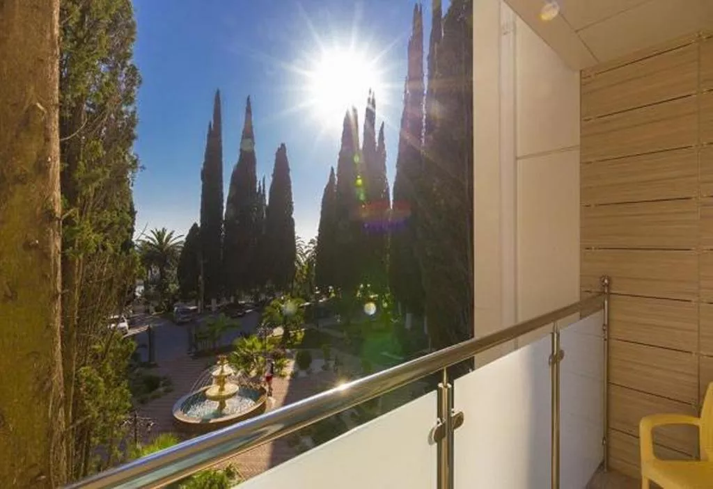 . Отель "Челюскинцев". Гагра