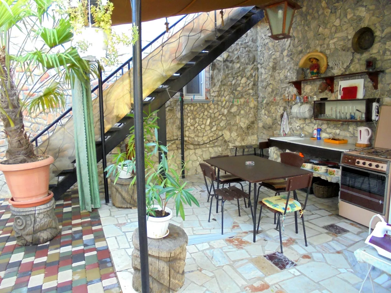 . Дом под ключ  Двухкомнатный домик с беседкой на 3-5 человек.. Феодосия