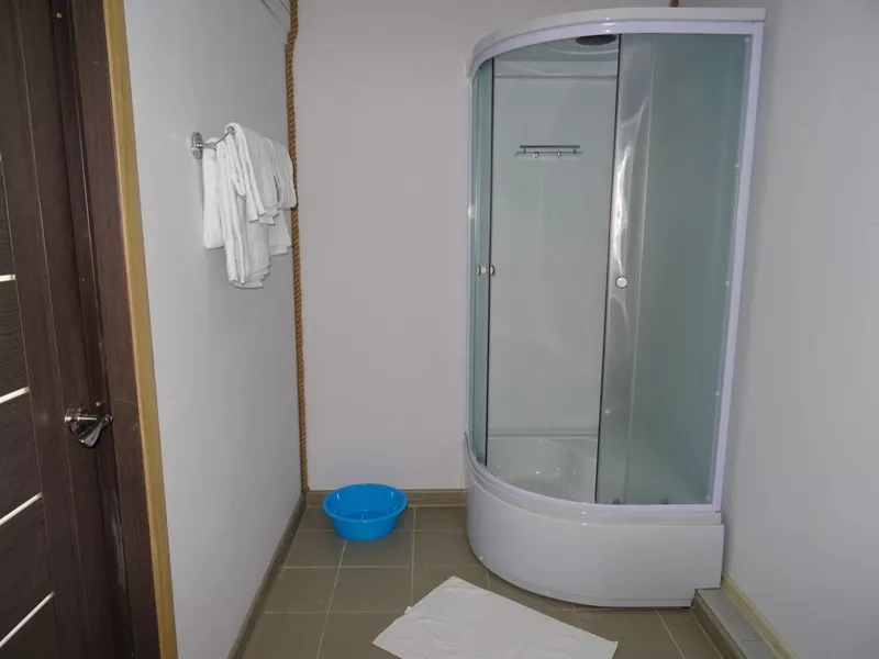 Полулюкс с витражными окнами(с видом на море). Гостевой дом "Золотые пески". Гудаута