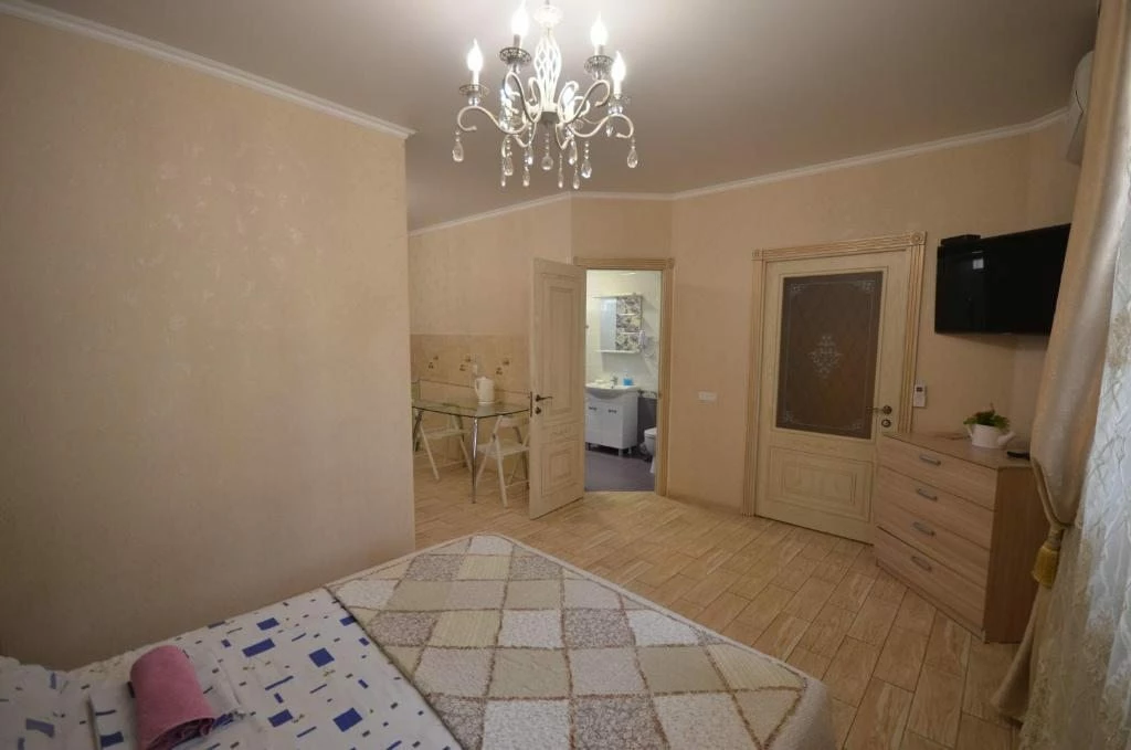 Четырёхместный люкс с кухней. "Брио" частный сектор. Геленджик Четырёхместный люкс с кухней. "Брио" частный сектор. Геленджик