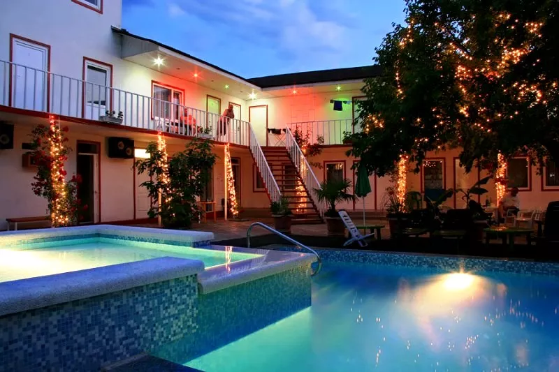 . Гостиница "Капитан Флинт" в Новомихайловском. Новомихайловский . Гостиница "Капитан Флинт" в Новомихайловском. Новомихайловский