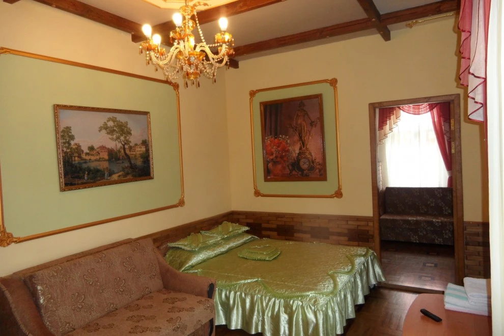 Люкс Трех Комнатный. Отель Мини-отель «Медный Всадник». Массандра