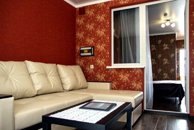 2-х комнатный номер, с балконом, с видом на горы/на море . Отель "ПОСЕЙДОН". Гагра