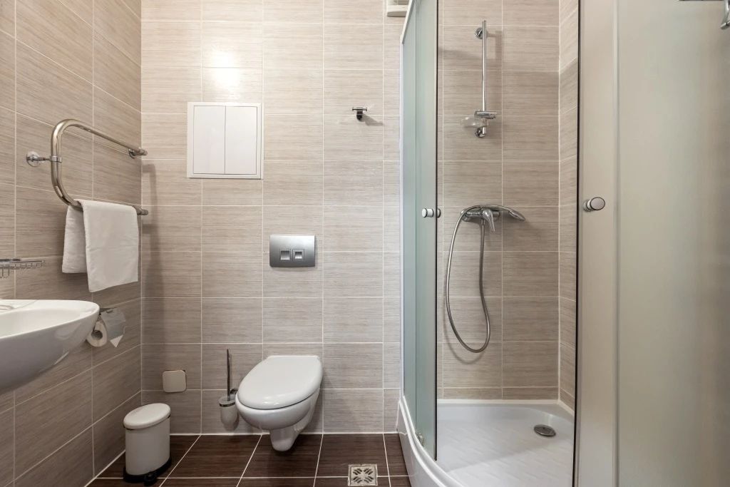 Номер в блоке с общей ванной комнатой (с балконом). Отель "28". Красная Поляна