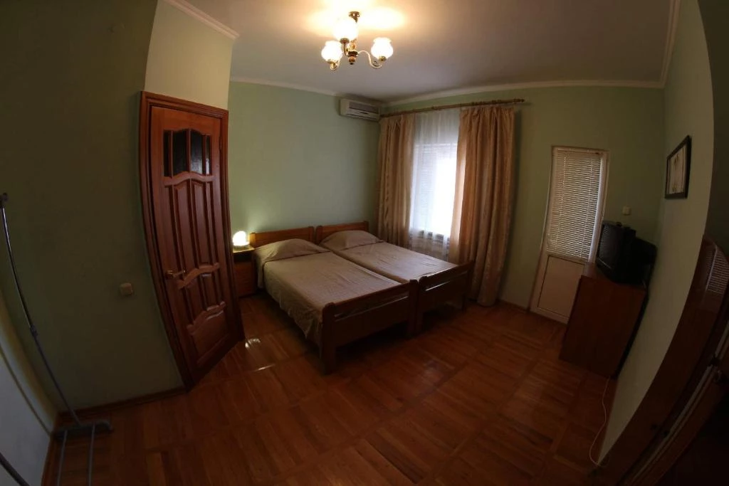 Четырехместный номер эконом-класса. Гостевой дом Роза - Геленджик. Геленджик