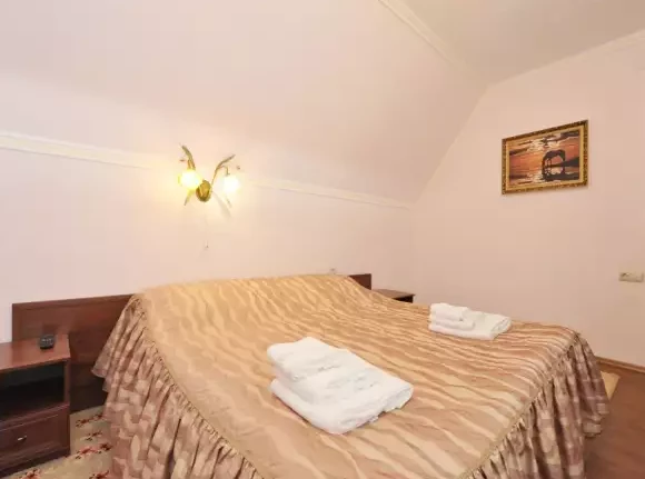 «Люкс» 3-х комнатный (Главный корпус). Гостиница «Кристалл». Домбай-гостиницы