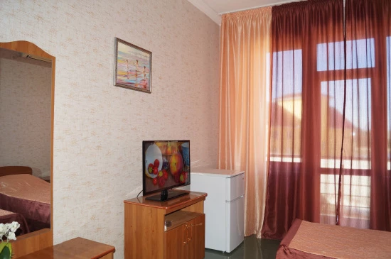 . Гостиница "Крокус" . Адлер