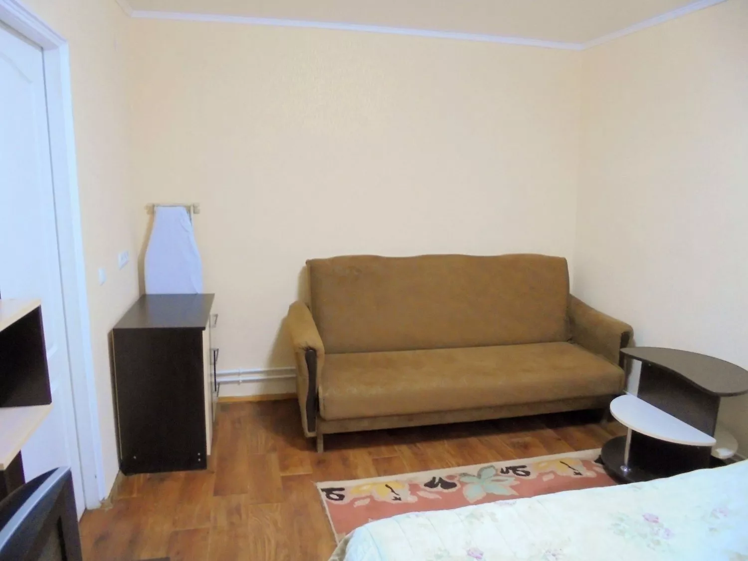 . Дом под ключ  Отдельный трехкомнатный дом со своим закрытым двором и гаражом без хозяев.. Феодосия