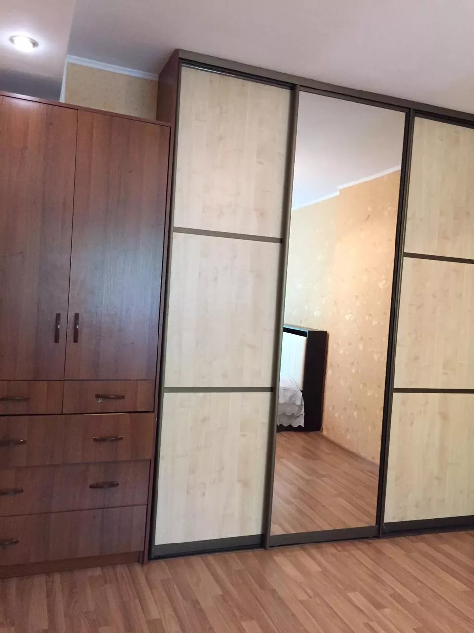 . Квартира в многоквартирном доме 1-комнатная квартира на первом этаже. Ейск