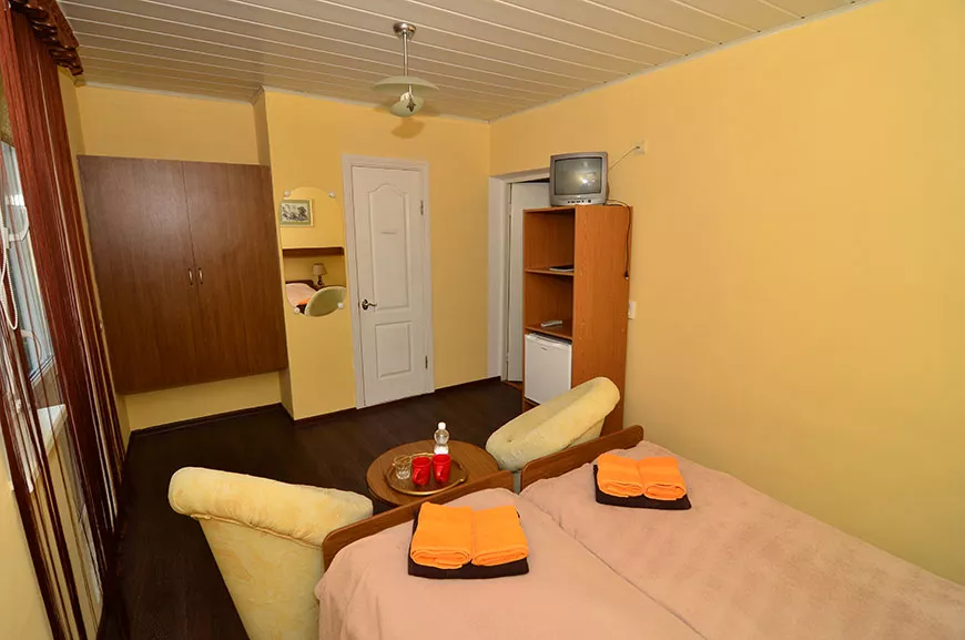 2-МЕСТНЫЙ НОМЕР,СЕВЕРНАЯ СТОРОНА. Гостевой дом «Афалина». Севастополь