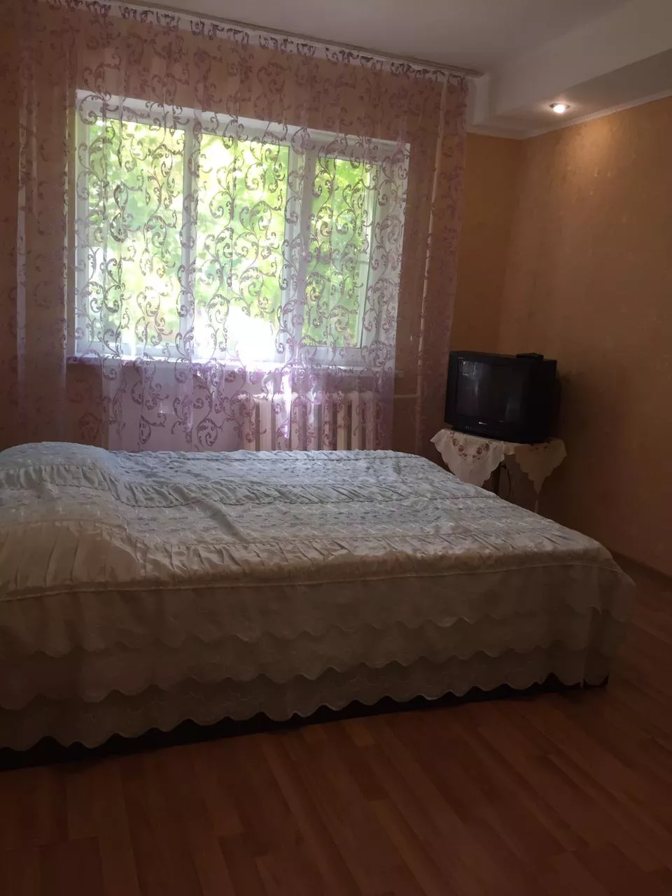 . Квартира в многоквартирном доме 1-комнатная квартира на первом этаже. Ейск