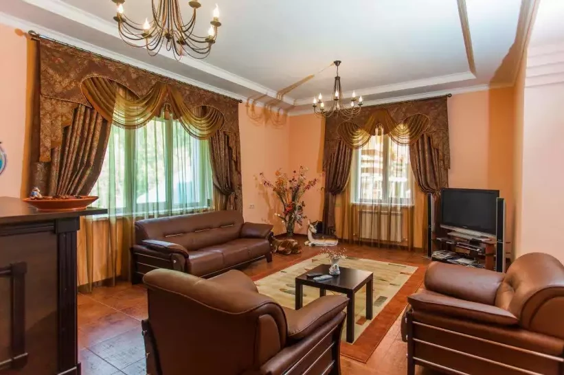 . Отель «Каприз». Домбай-гостиницы