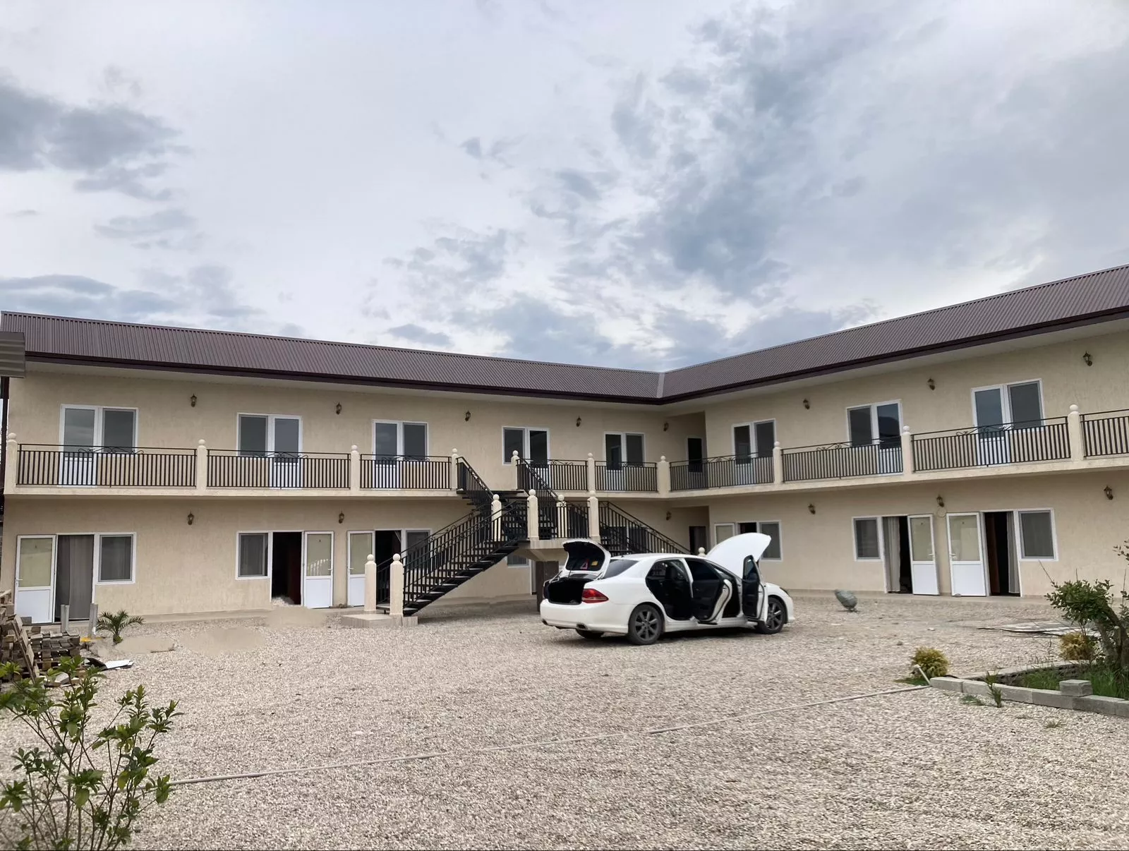 . Гостевой дом "Эдуард" . Пицунда