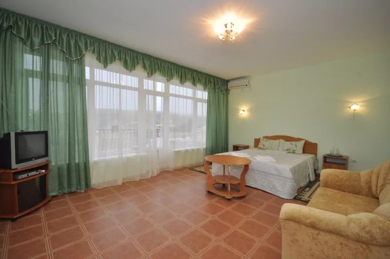 1-комнатный 2-местный улучшенный (с балконом). Гостевой дом Казацкий дом "В гостях у Есаула". Судак