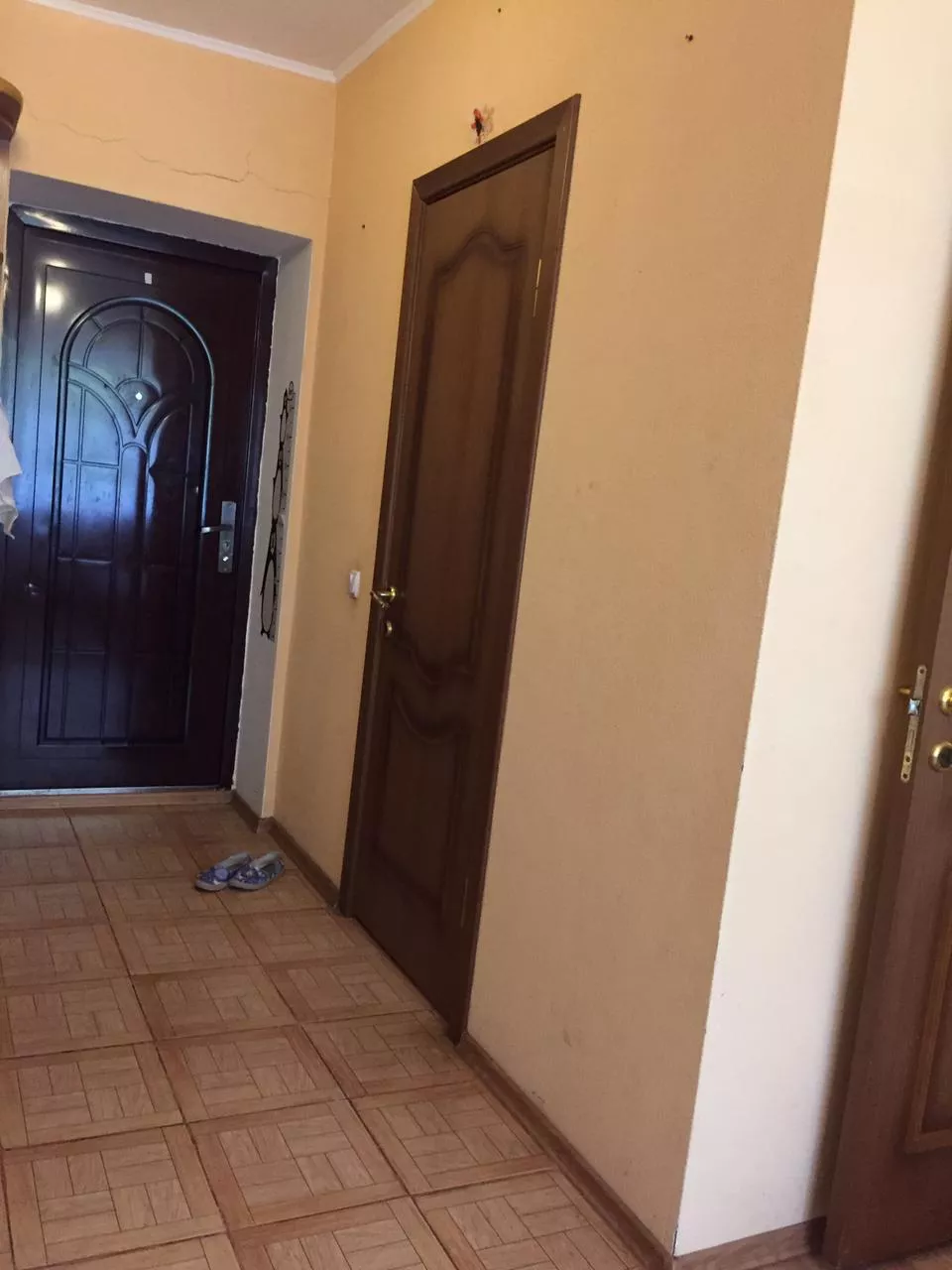 . Квартира в многоквартирном доме 1-комнатная квартира на первом этаже. Ейск