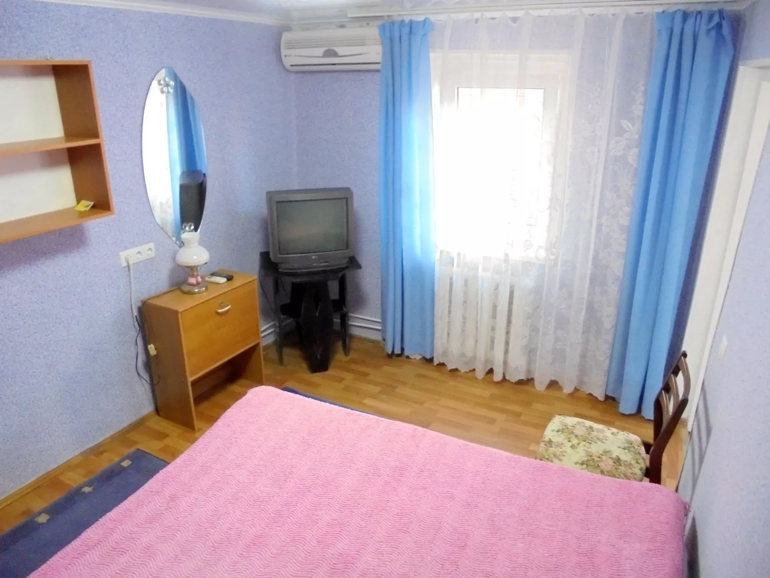 . Дом под ключ  Отдельный трехкомнатный дом со своим закрытым двором и гаражом без хозяев.. Феодосия