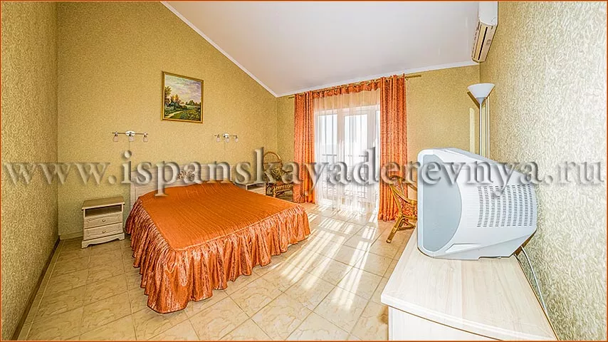 Полулюкс с видом на море № 3 (французский балкон). Гостевой комплекс Комплекс апартаментов "Испанская деревня". Алупка