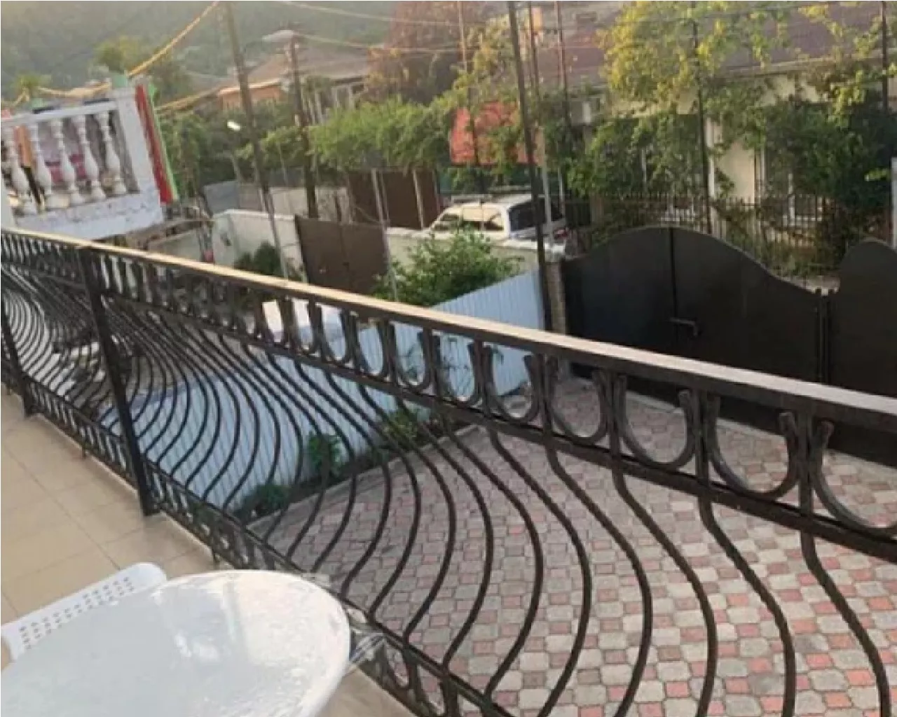 . Частный сектор Две сестры. Сухум