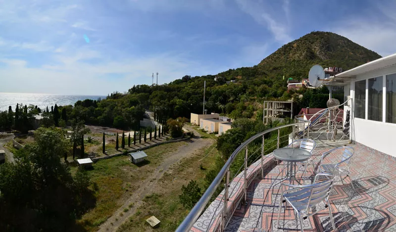 2-4-местный номер «Под облаками» вид на море. Вилла «Камилла». Лазурное 2-4-местный номер «Под облаками» вид на море. Вилла «Камилла». Лазурное