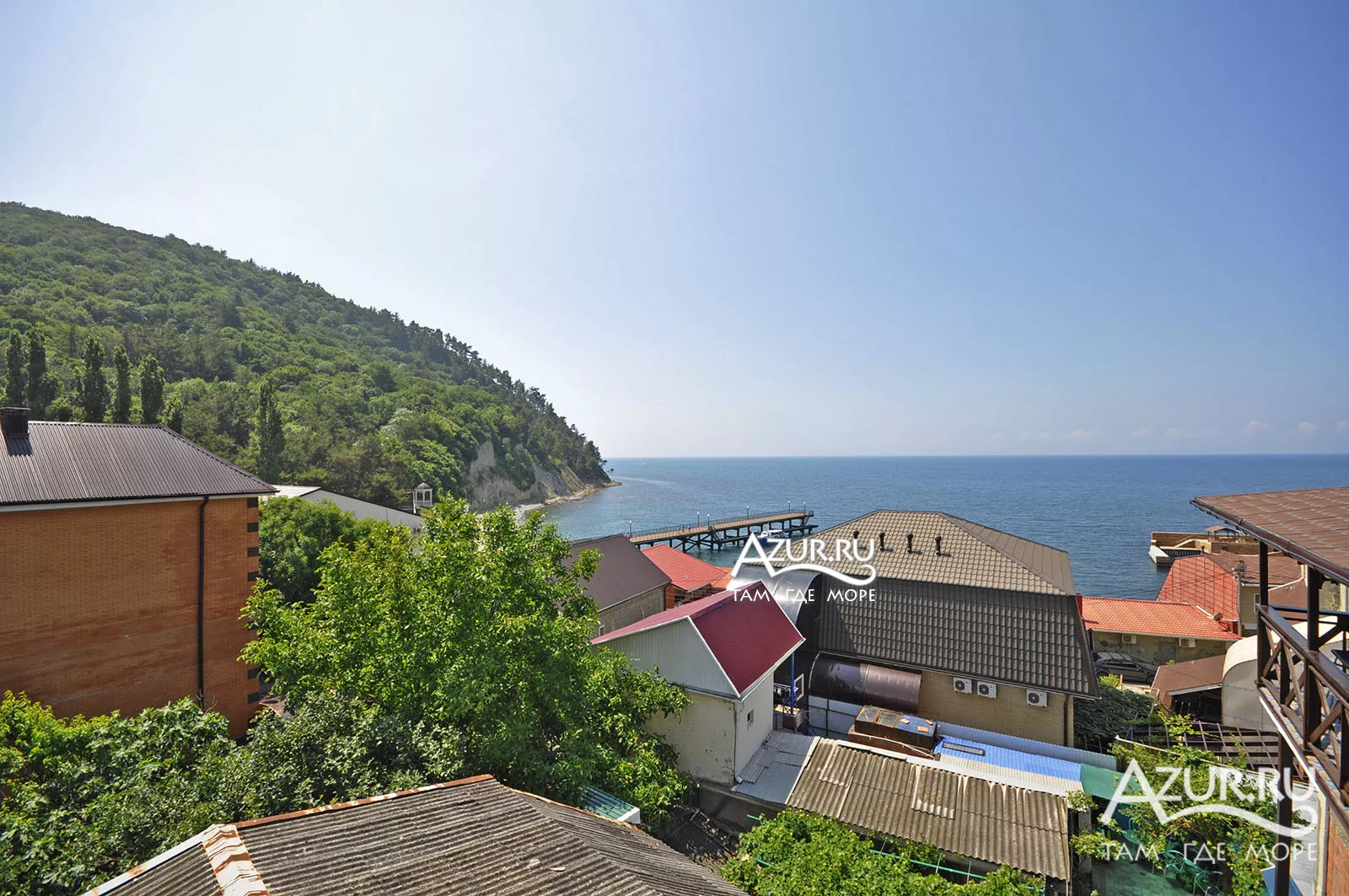 . Гостевой дом "Под синей крышей". Джанхот