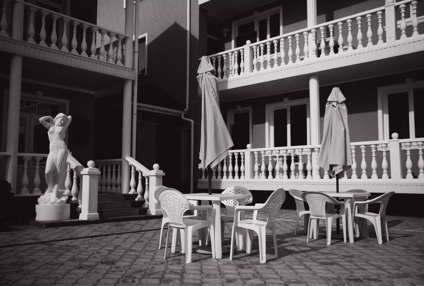 . Гостевой дом «Red House». Заозерное