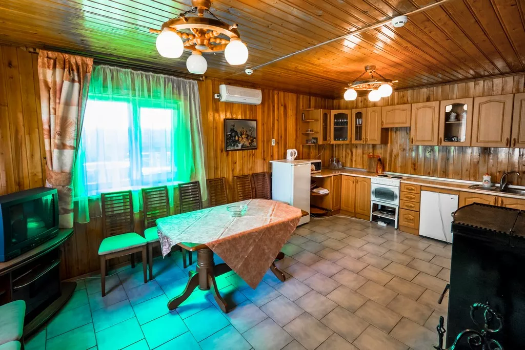 Отдельно стоящий 2-х этажный коттедж. Гостиница Приазовочка. Ейск