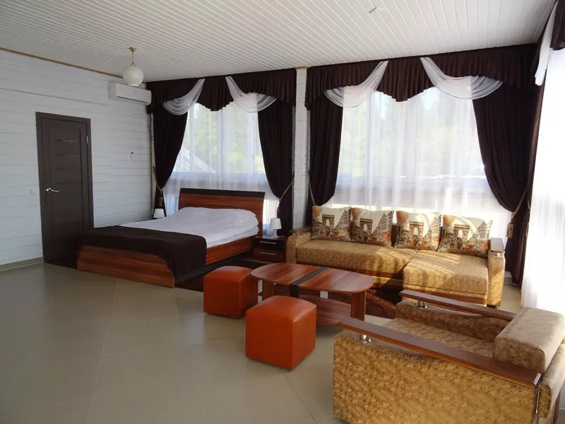 Полулюкс с витражными окнами(с видом на море). Гостевой дом "Золотые пески". Гудаута