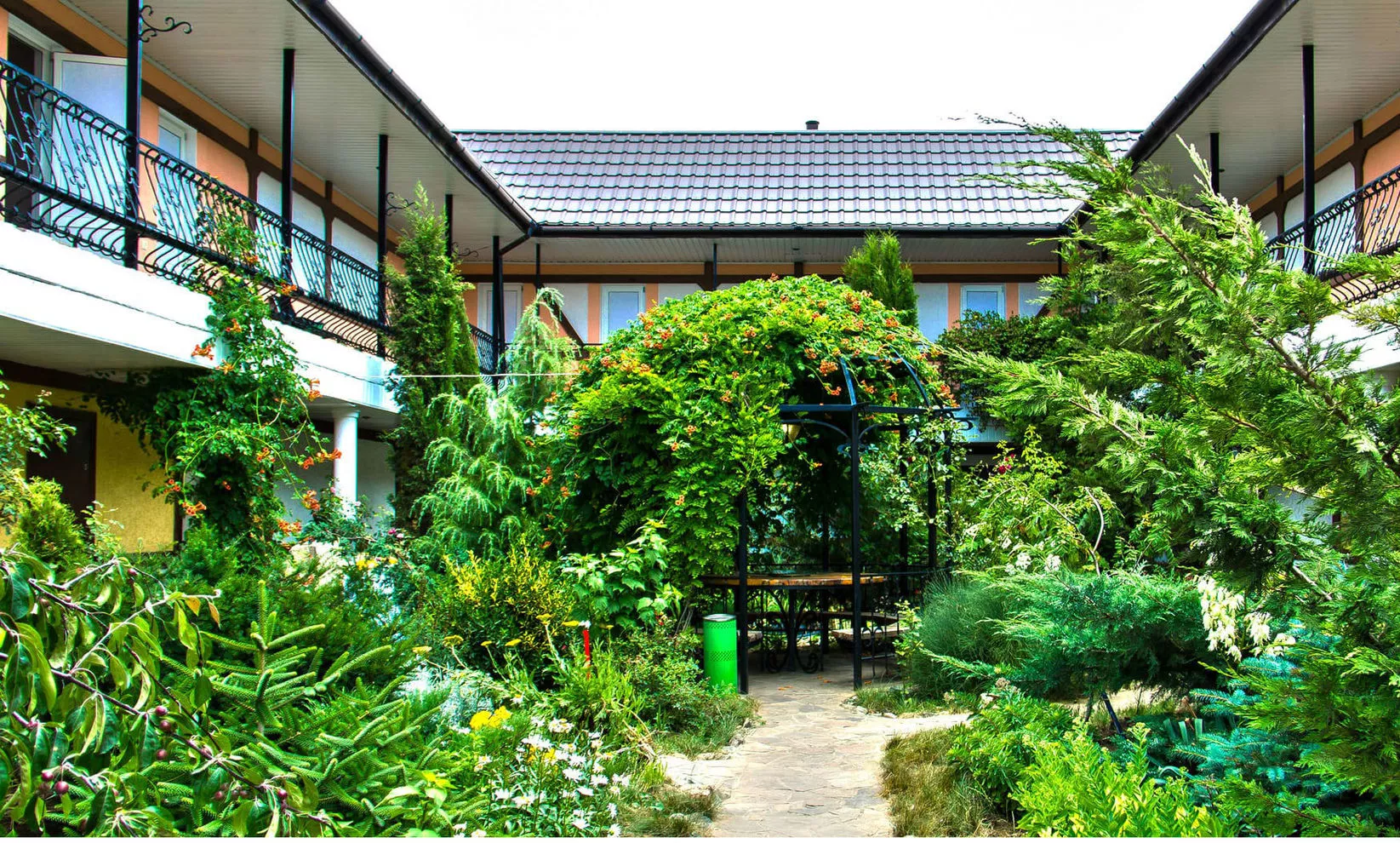 . Гостевой дом Муравейник. Заозерное