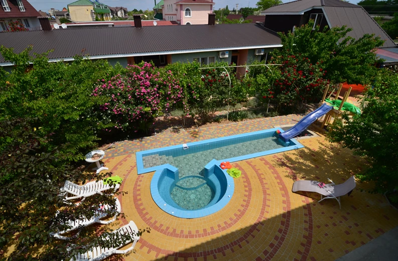 . Частная усадьба "Дом Роз". Заозерное