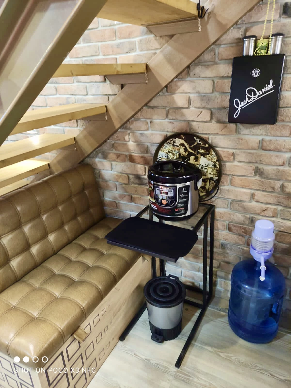 . Квартира в многоквартирном доме на земле в пгт Коктебеле недалеко от моря (700 м), с кондиционером. Коктебель