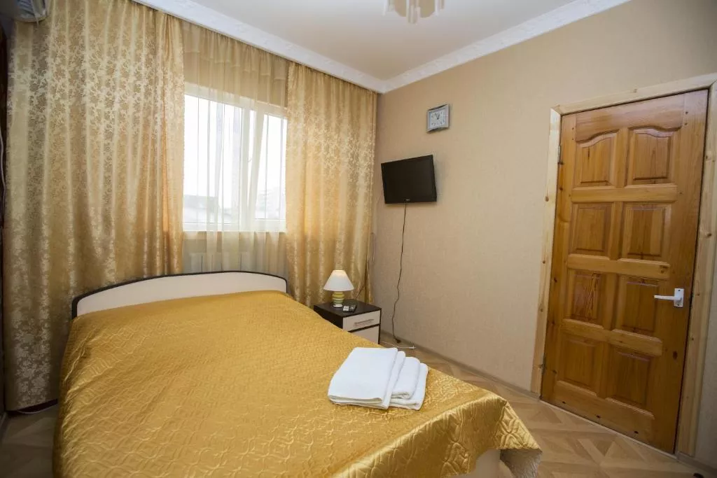 2-х местный номер Люкс. Гостиница "Кристина"- Адлер. Адлер