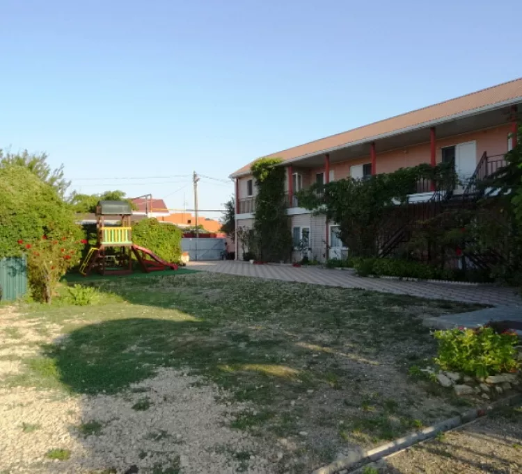 . Гостевой дом Любовь. Голубицкая