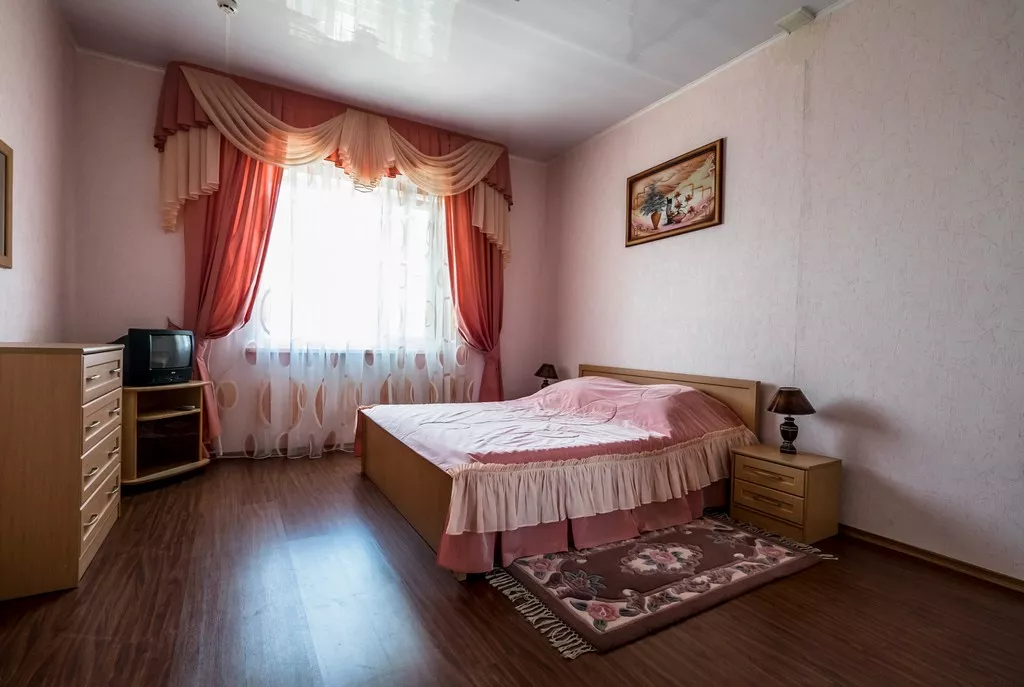 Отдельно стоящий 2-х этажный коттедж. Гостиница Приазовочка. Ейск