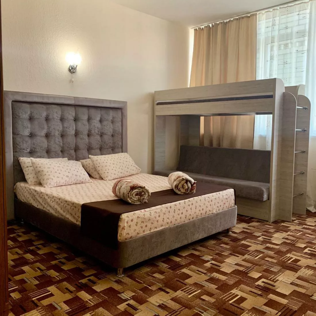 . Отель КАВКАЗ. Гостиницы и отели Лазаревского