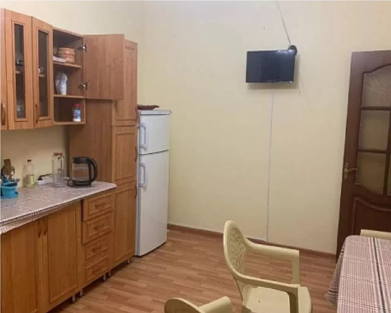 . Частный сектор Две сестры. Сухум