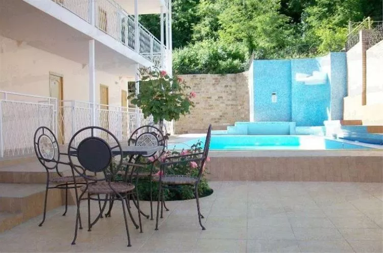 . Гостевой дом "Три сестры" в Небуге          . Небуг