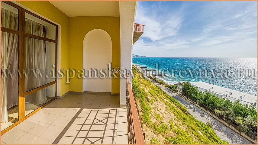 Полулюкс с видом на море № 1, 2, 4. Гостевой комплекс Комплекс апартаментов "Испанская деревня". Алупка