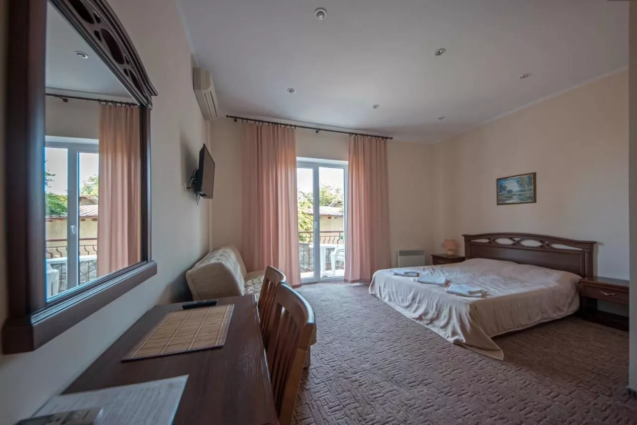 . Гостевой дом «Кедр-Восток». Алупка