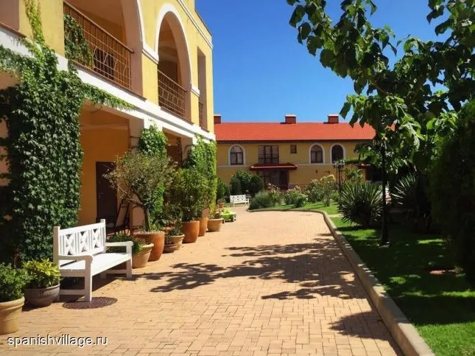 . Гостевой комплекс Комплекс апартаментов "Испанская деревня". Алупка