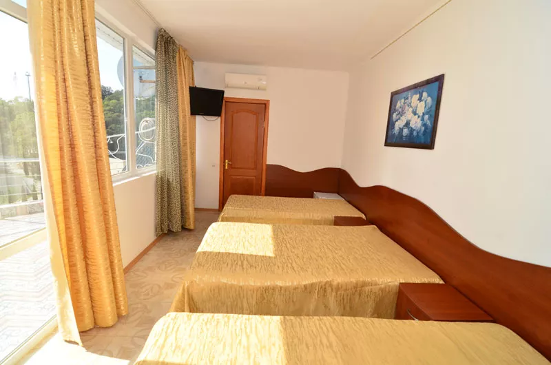 2-4-местный номер «Под облаками» вид на море. Вилла «Камилла». Лазурное 2-4-местный номер «Под облаками» вид на море. Вилла «Камилла». Лазурное