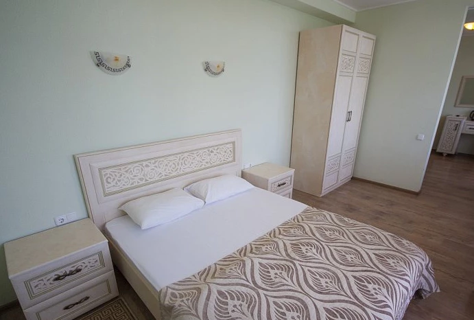 Люкс с двумя спальнями. Отель "Villa Oliva-Art". Утёс  Люкс с двумя спальнями. Отель "Villa Oliva-Art". Утёс
