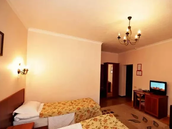 3-х местный «Семейный». Отель «Каприз». Домбай-гостиницы