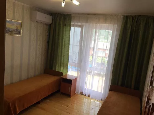 4-х местный номер (№ 8). Частный сектор СЕМЕЙНЫЙ ДВОРИК. Джубга