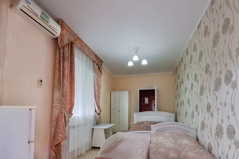 3-х/4-х местный номер «стандарт» со всеми удобствами. Гостевой дом "Виолетта". Сочи