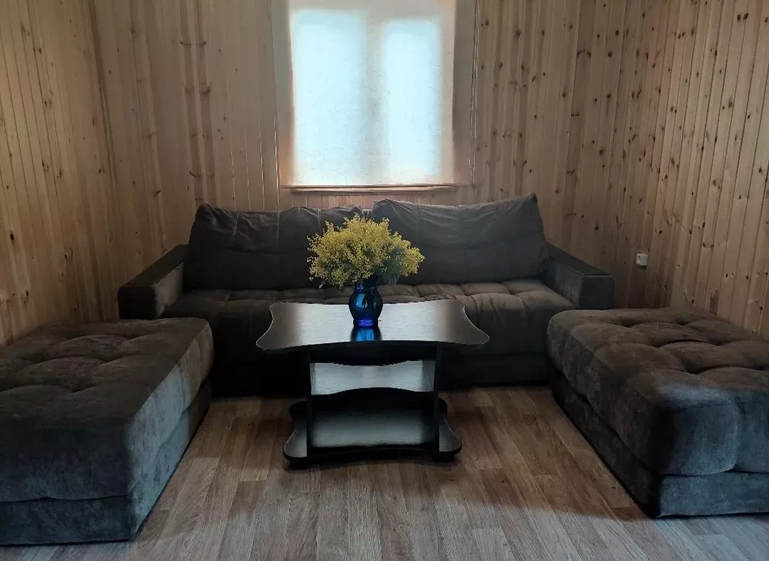 . Дом под ключ Сдается двухкомнатный дом . Квартиры в Пицунде