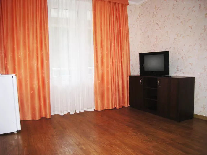 Двухкомнатный номер «Полулюкс». Отель «Ра-Дуга». Партенит