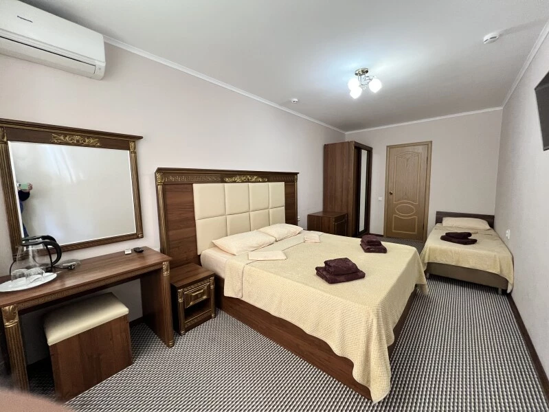 Трёхместный Классический номер. Гостевой дом "Заря". Лазаревское