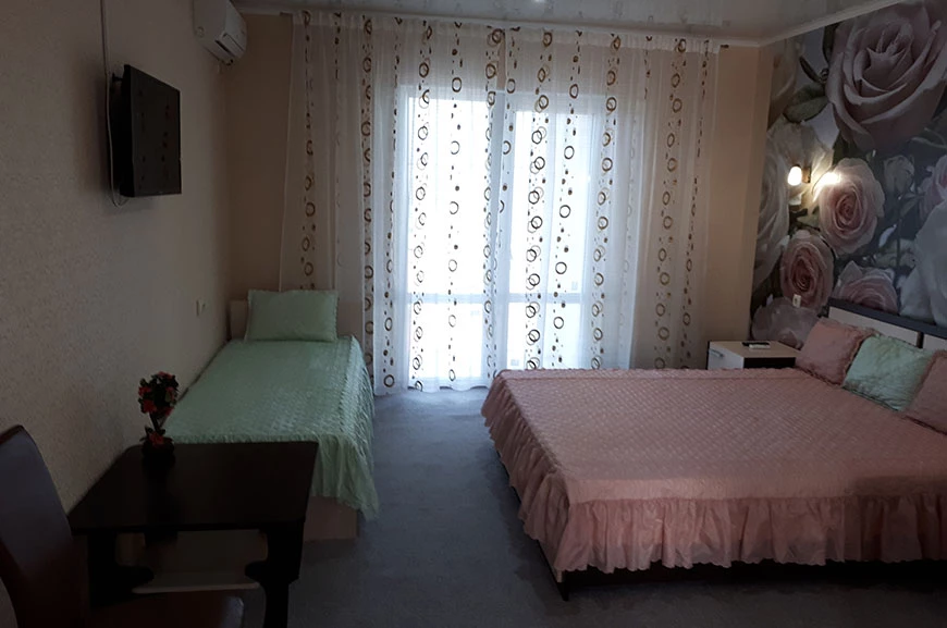 2-комнатная комфортная (мансардная). Гостевой дом «Медовый месяц». Саки