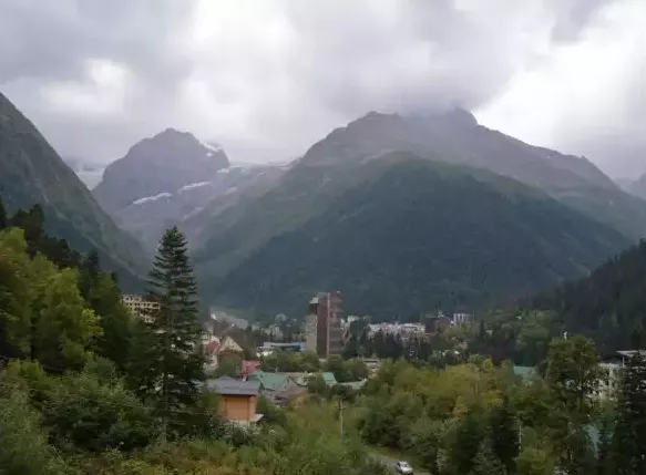 3-местный Стандарт с видом на горы. Гостиница «Эльбрус» (бывший «Минги Тау»). Домбай-гостиницы